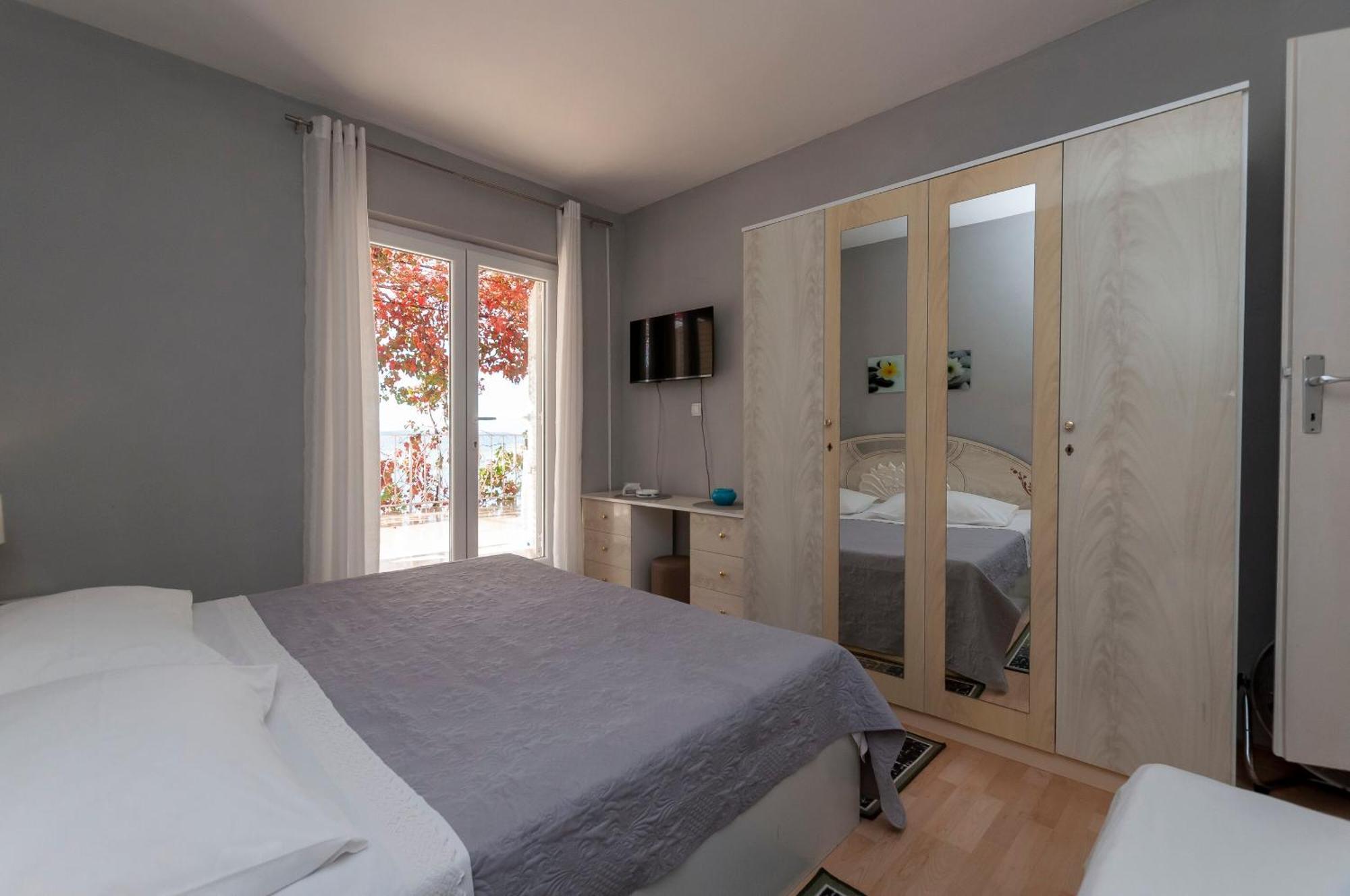 Apartment And Rooms Tatjana 奥米什 外观 照片