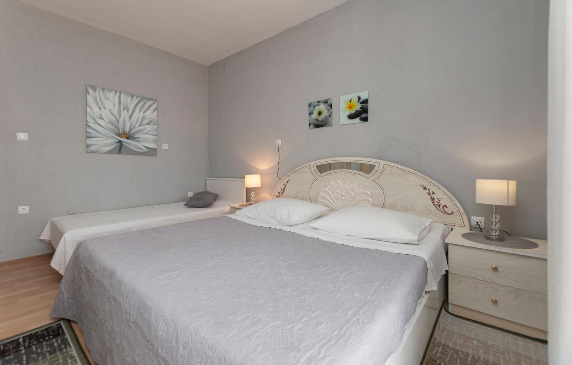 Apartment And Rooms Tatjana 奥米什 外观 照片