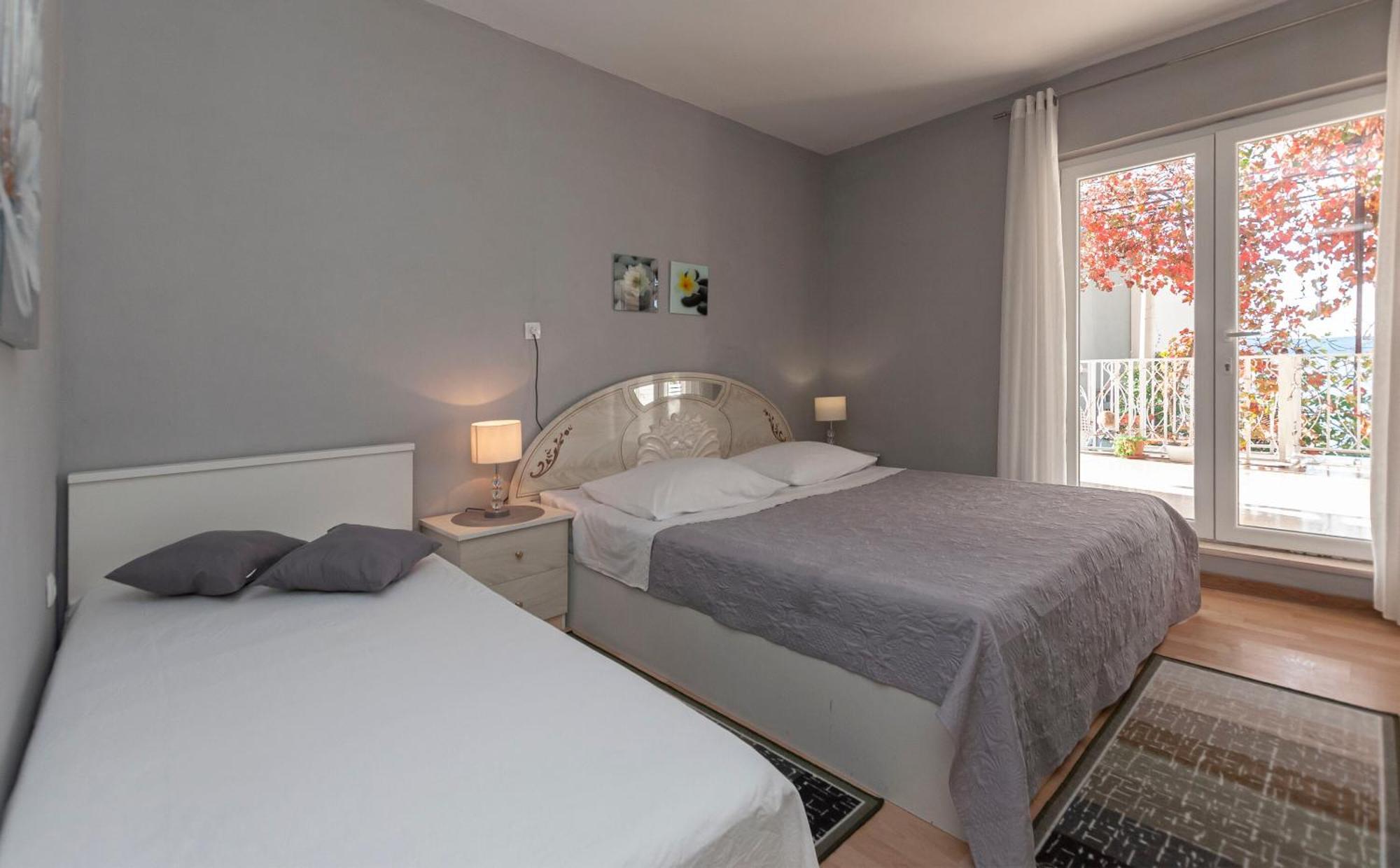 Apartment And Rooms Tatjana 奥米什 外观 照片