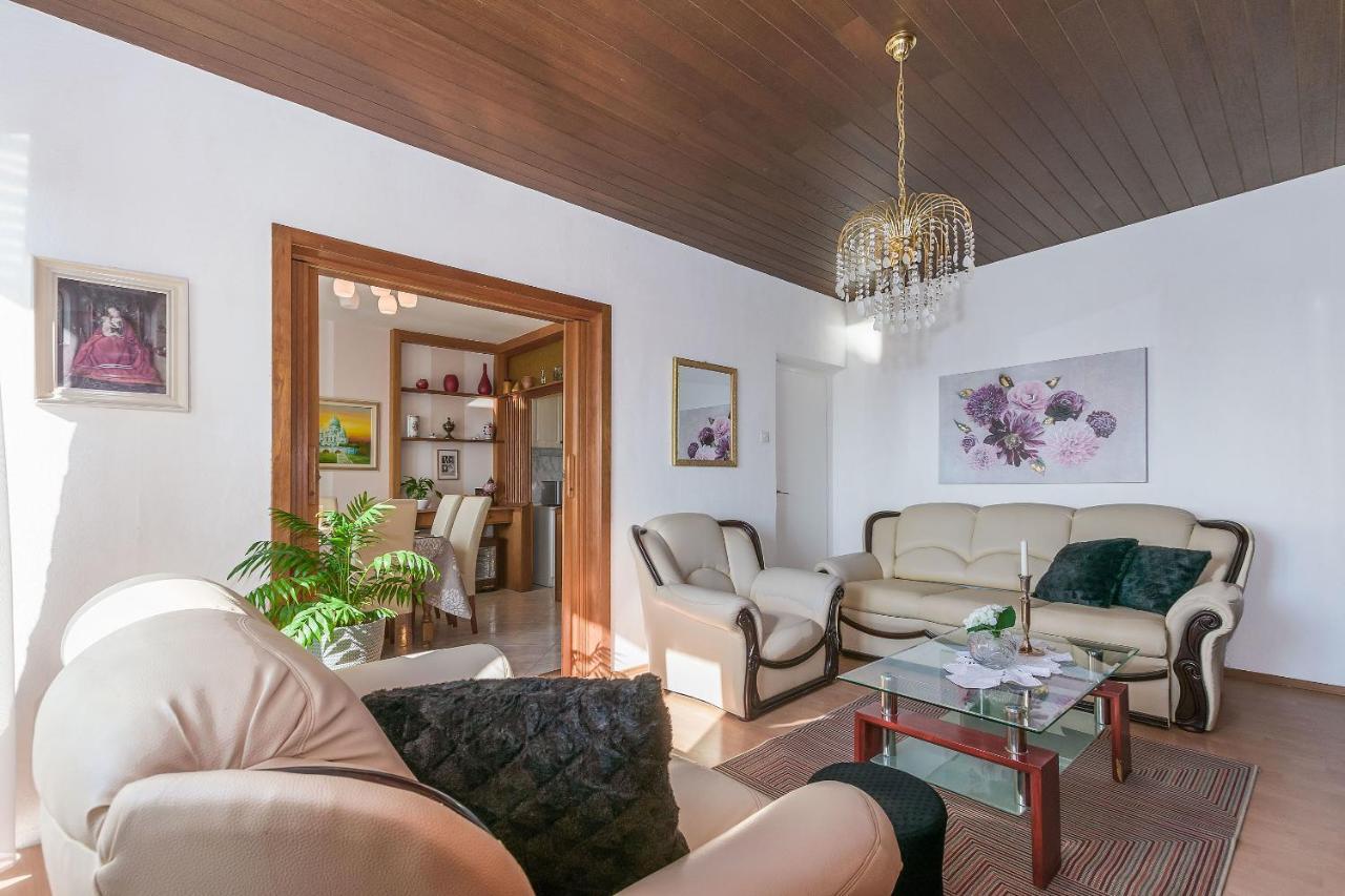 Apartment And Rooms Tatjana 奥米什 外观 照片